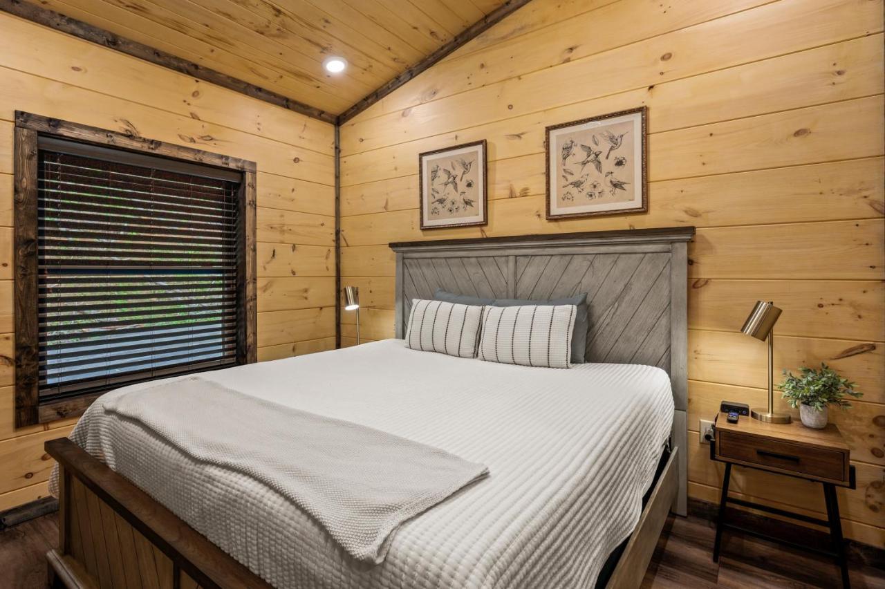 New Cozy Mountain Cabin Hot Tub Near Downtown Gatlinburg Exterior photo