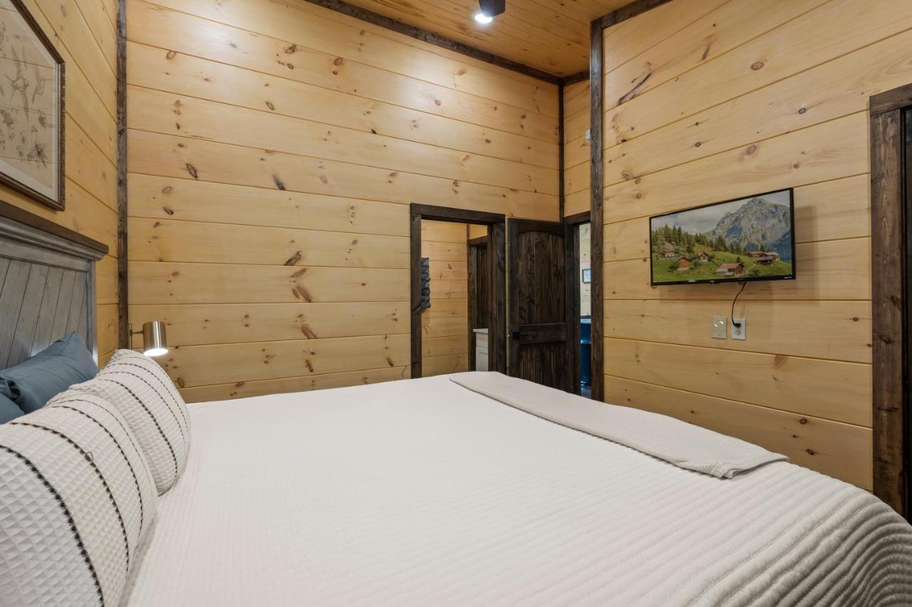 New Cozy Mountain Cabin Hot Tub Near Downtown Gatlinburg Exterior photo