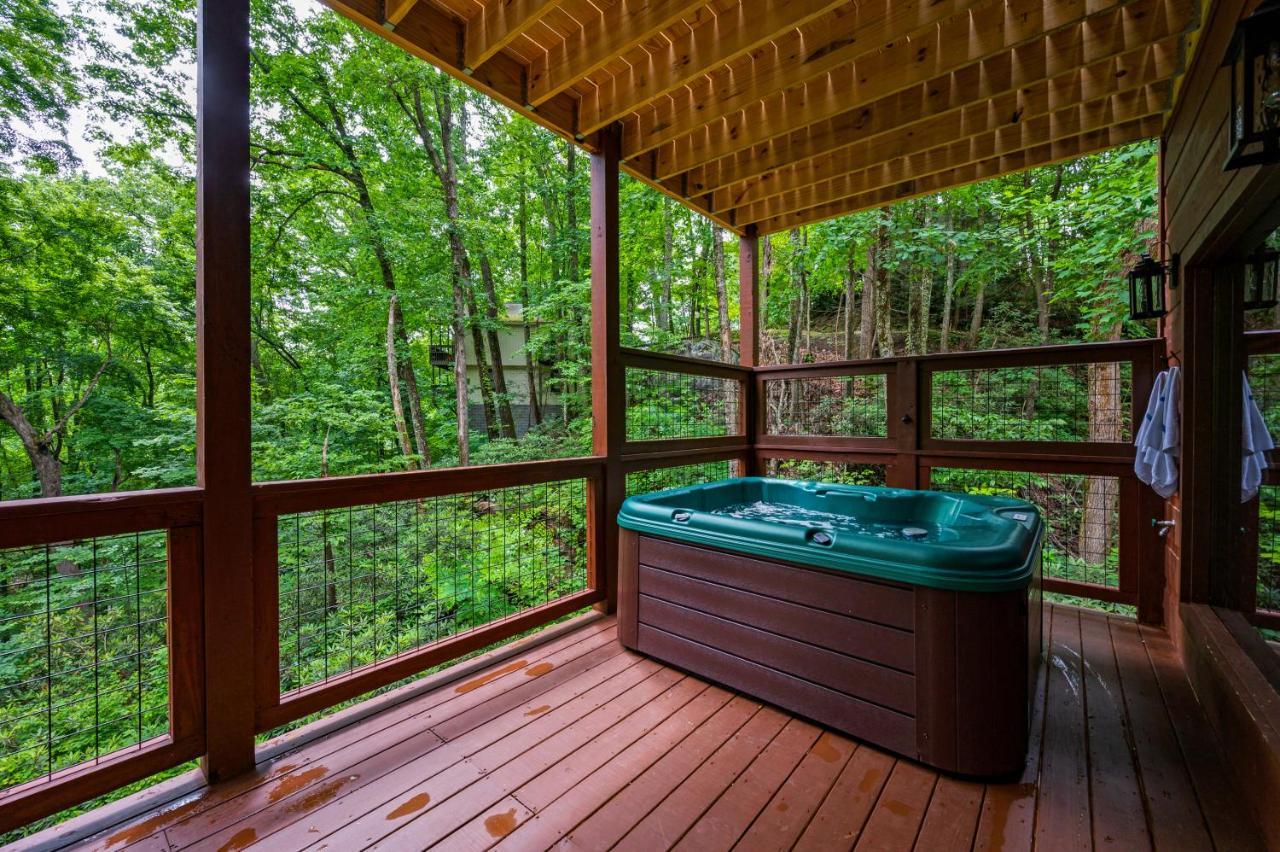 New Cozy Mountain Cabin Hot Tub Near Downtown Gatlinburg Exterior photo
