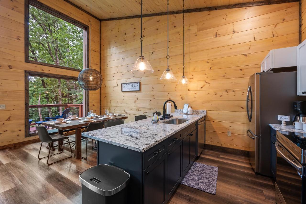 New Cozy Mountain Cabin Hot Tub Near Downtown Gatlinburg Exterior photo