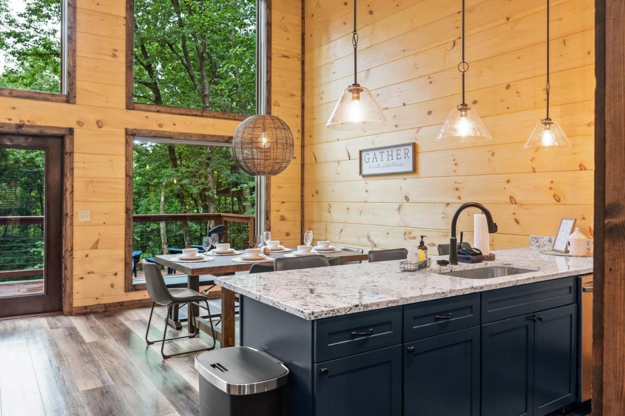 New Cozy Mountain Cabin Hot Tub Near Downtown Gatlinburg Exterior photo