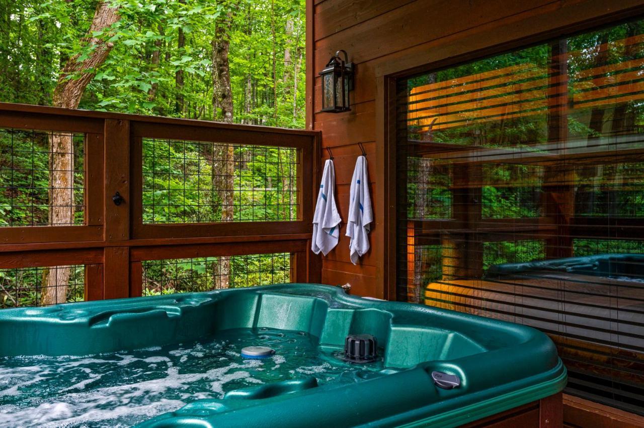 New Cozy Mountain Cabin Hot Tub Near Downtown Gatlinburg Exterior photo