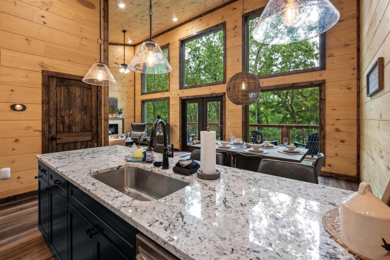 New Cozy Mountain Cabin Hot Tub Near Downtown Gatlinburg Exterior photo