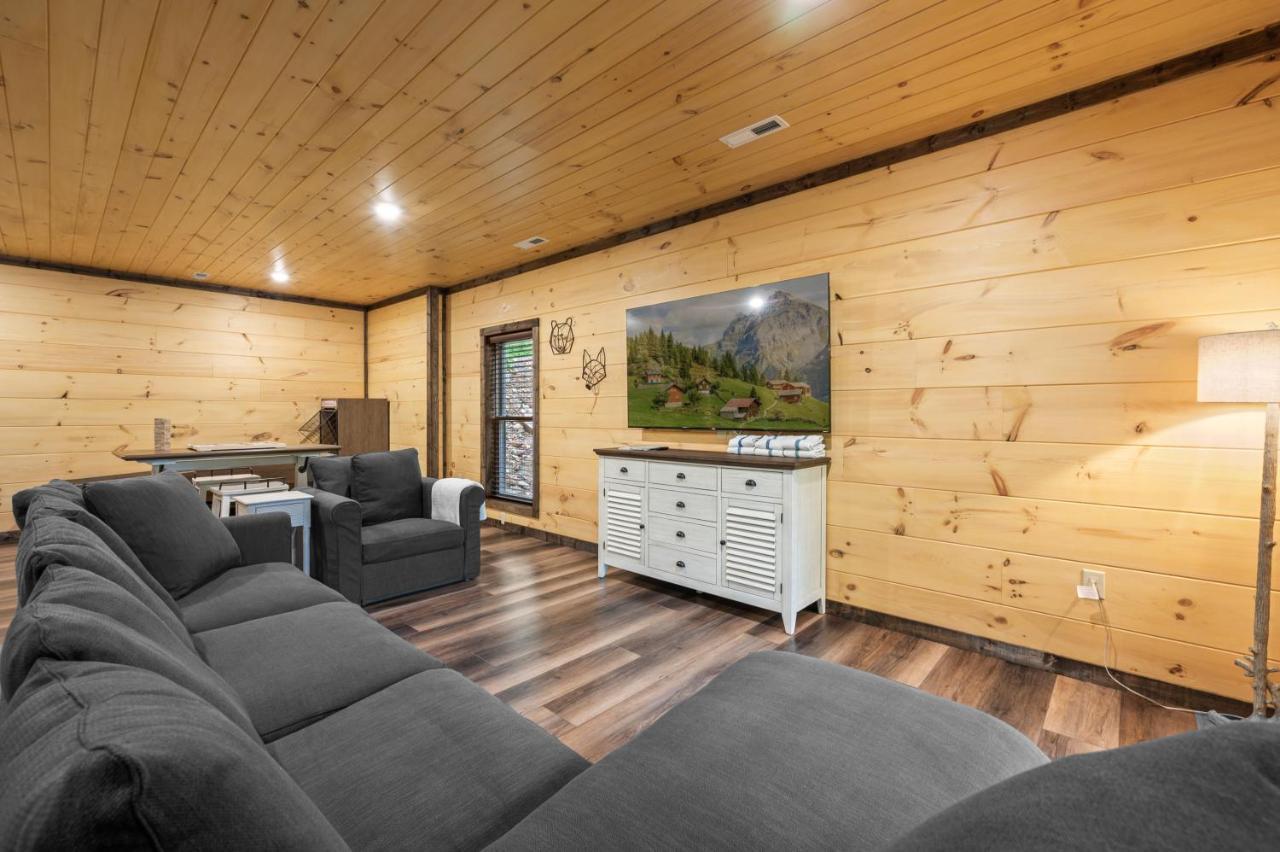 New Cozy Mountain Cabin Hot Tub Near Downtown Gatlinburg Exterior photo